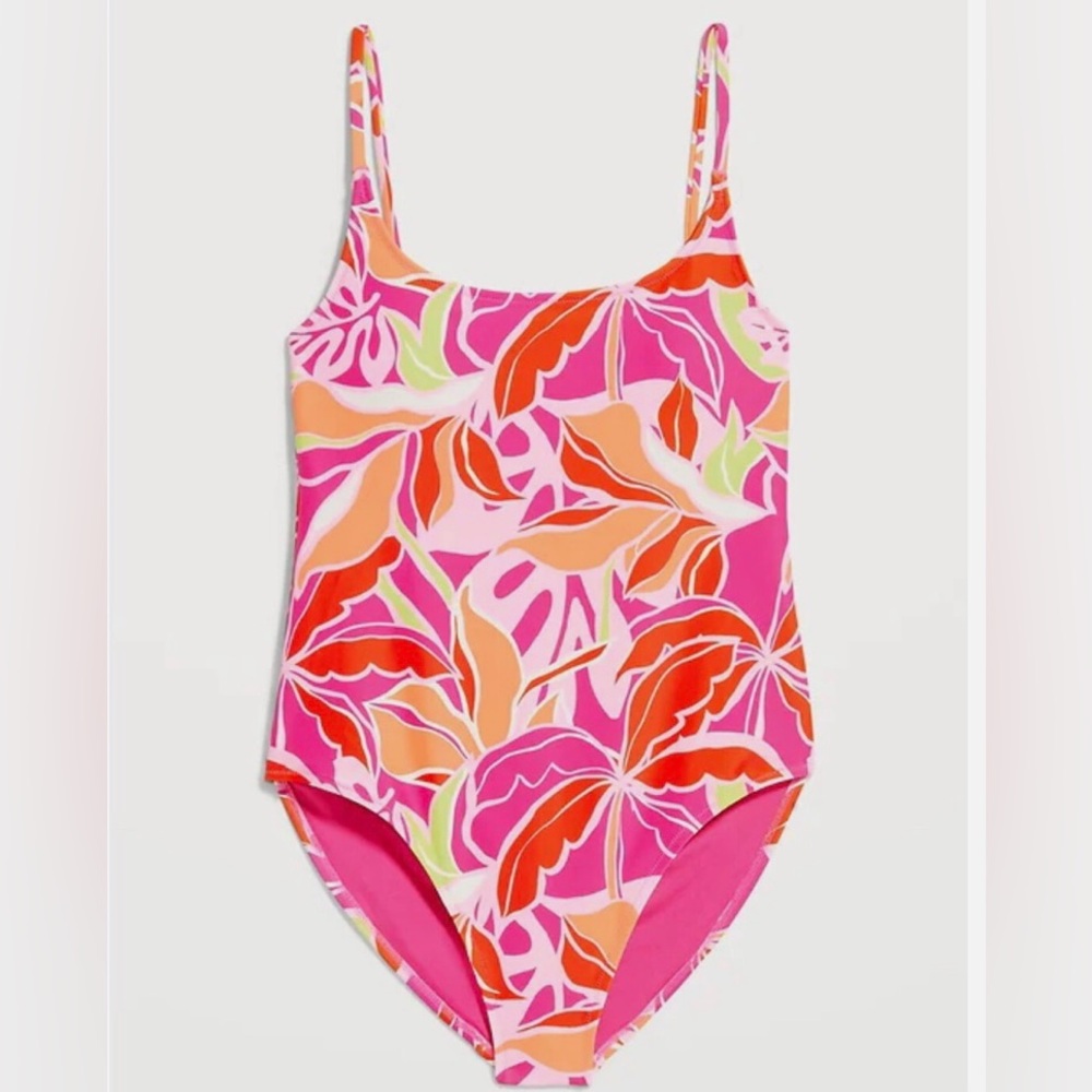 Old Navy Padded one-piece swimsuit
XL Floral Tropical Sunset. Print NWT (0107)